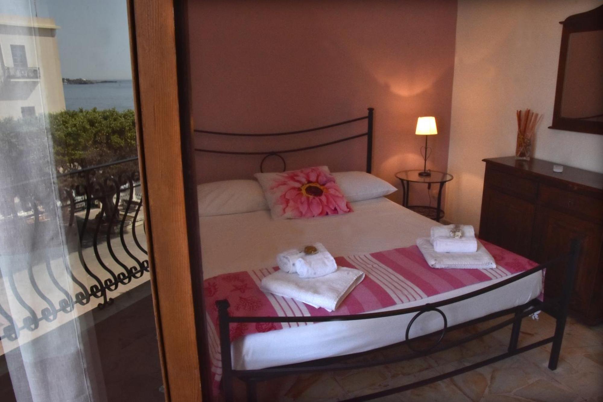 Plaza Apartment Giardini Naxos Exterior photo