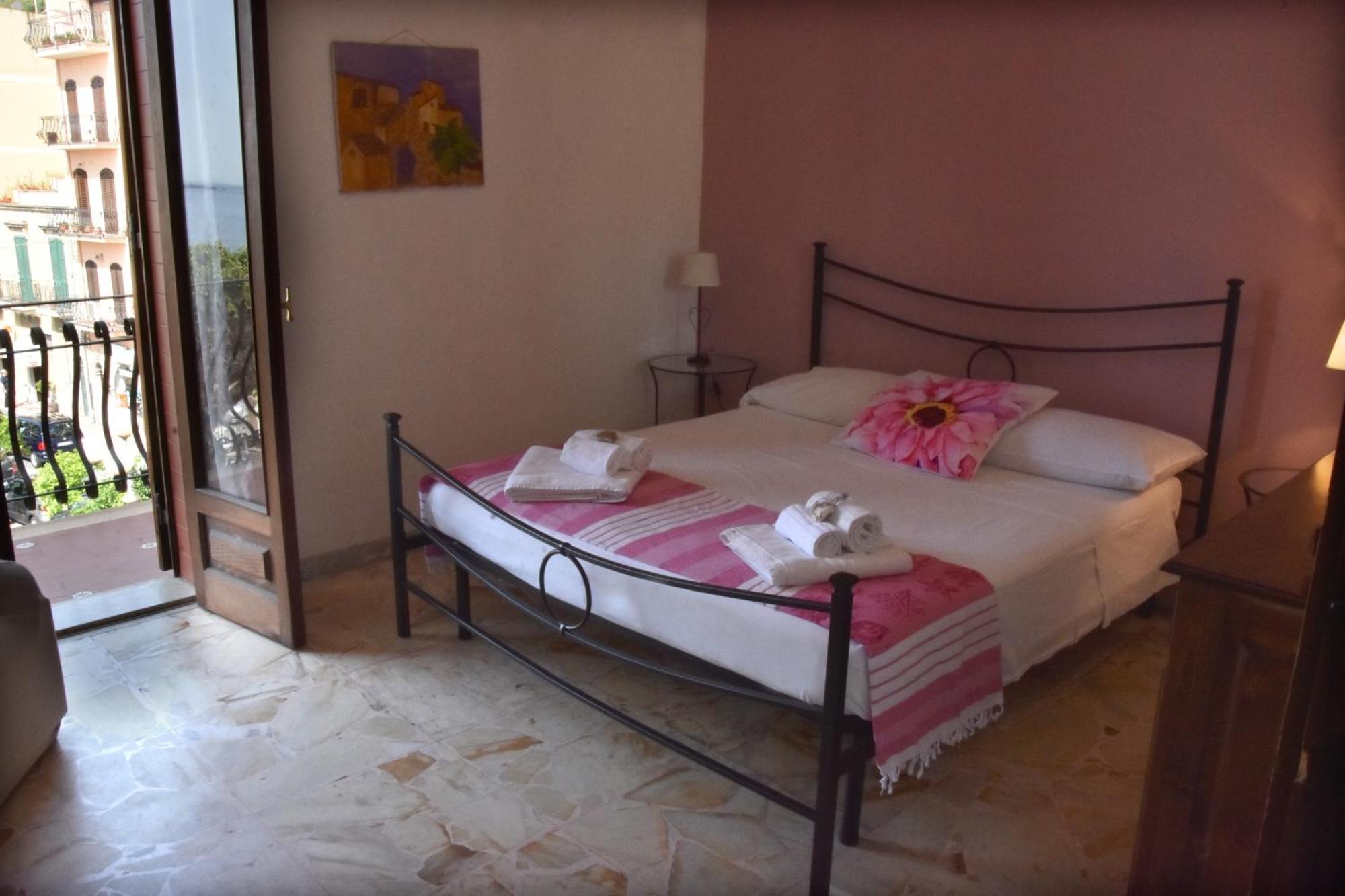 Plaza Apartment Giardini Naxos Exterior photo