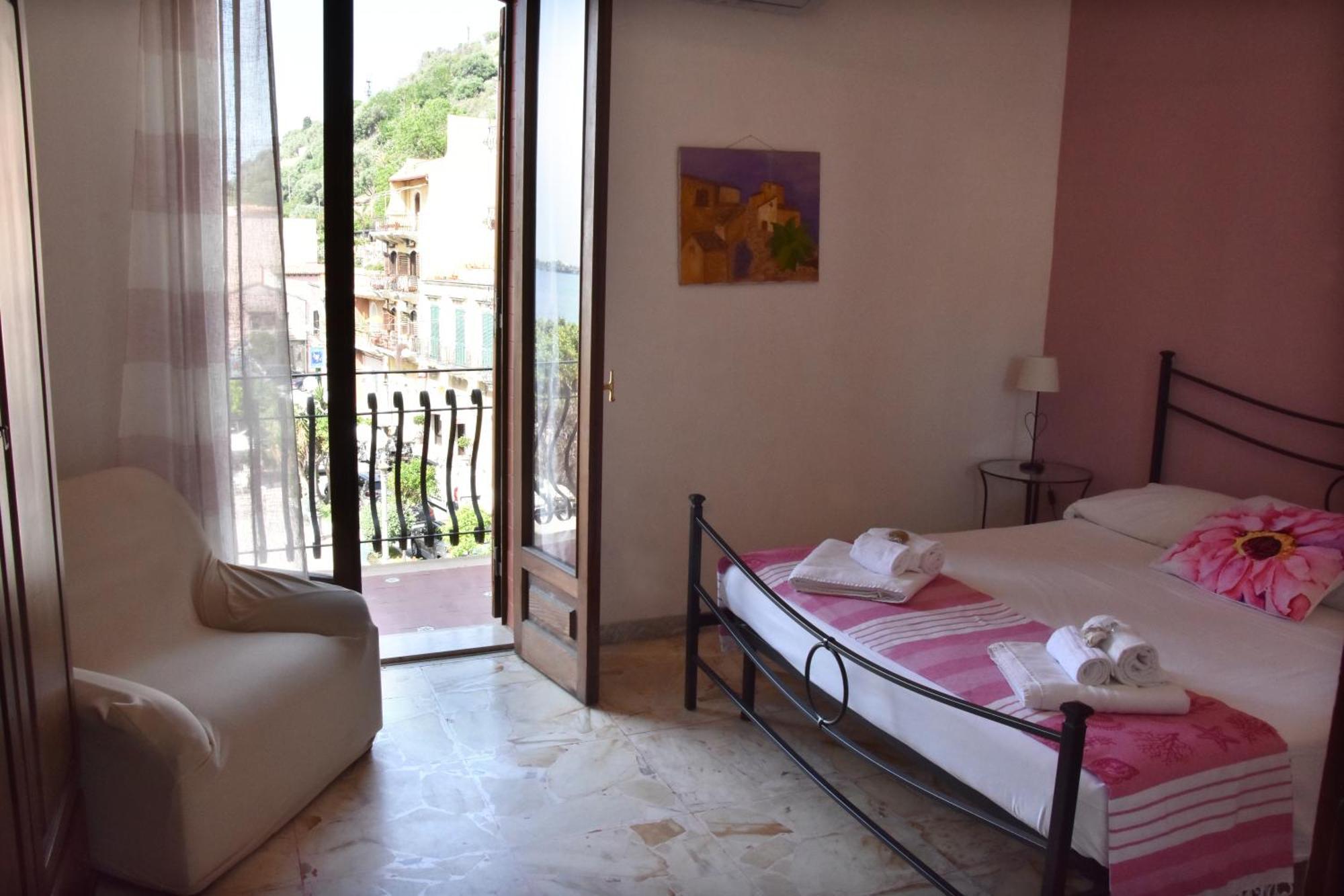 Plaza Apartment Giardini Naxos Exterior photo