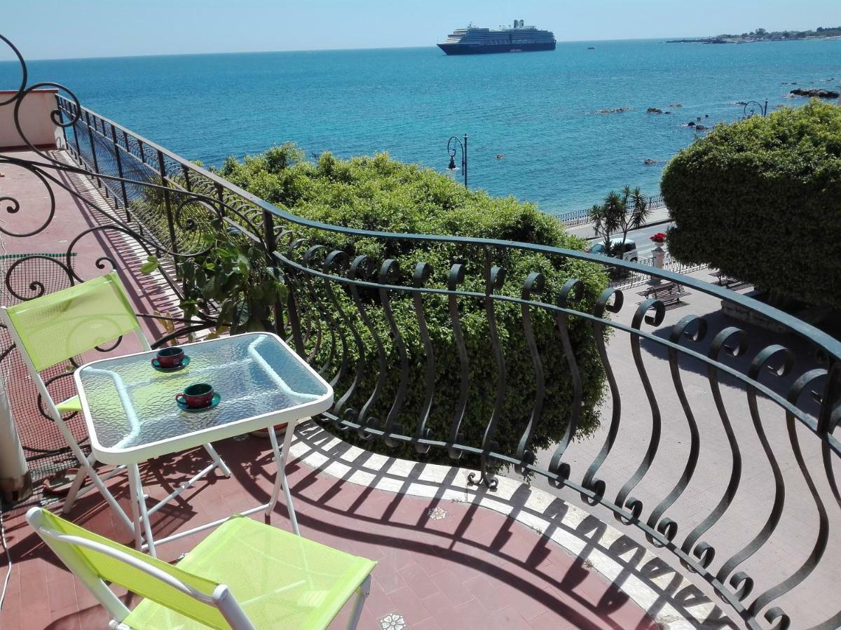 Plaza Apartment Giardini Naxos Exterior photo